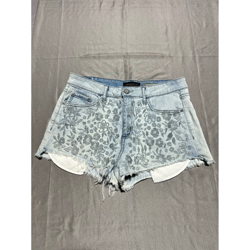 Aeropostale High Waisted Shorty Light Wash Floral Embroidered Denim Shorts 10